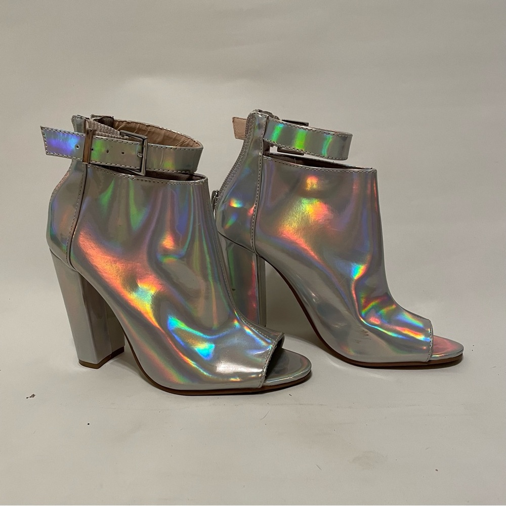 Holographic Heels